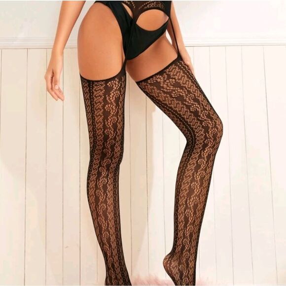 Fishnet Stockings With Garter Belt - Picture 3 of 6